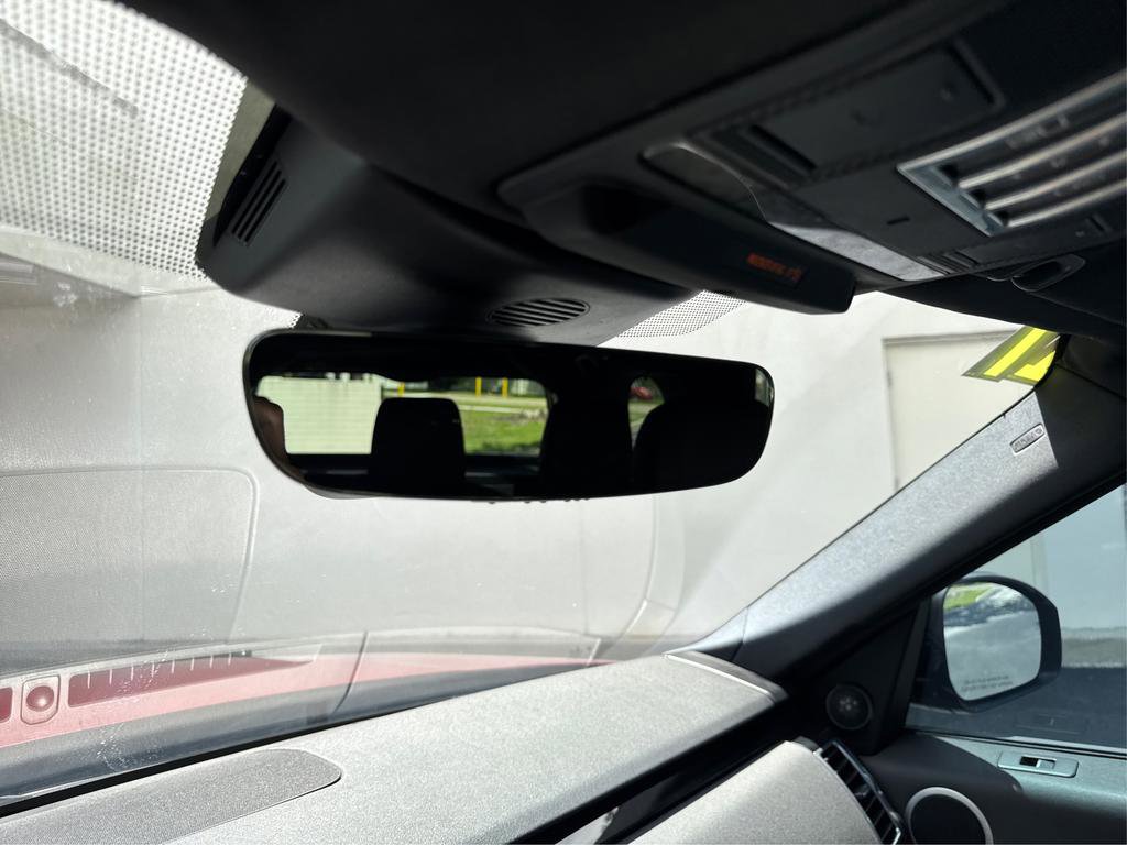 Used 2017 Land Rover Discovery SE image 17