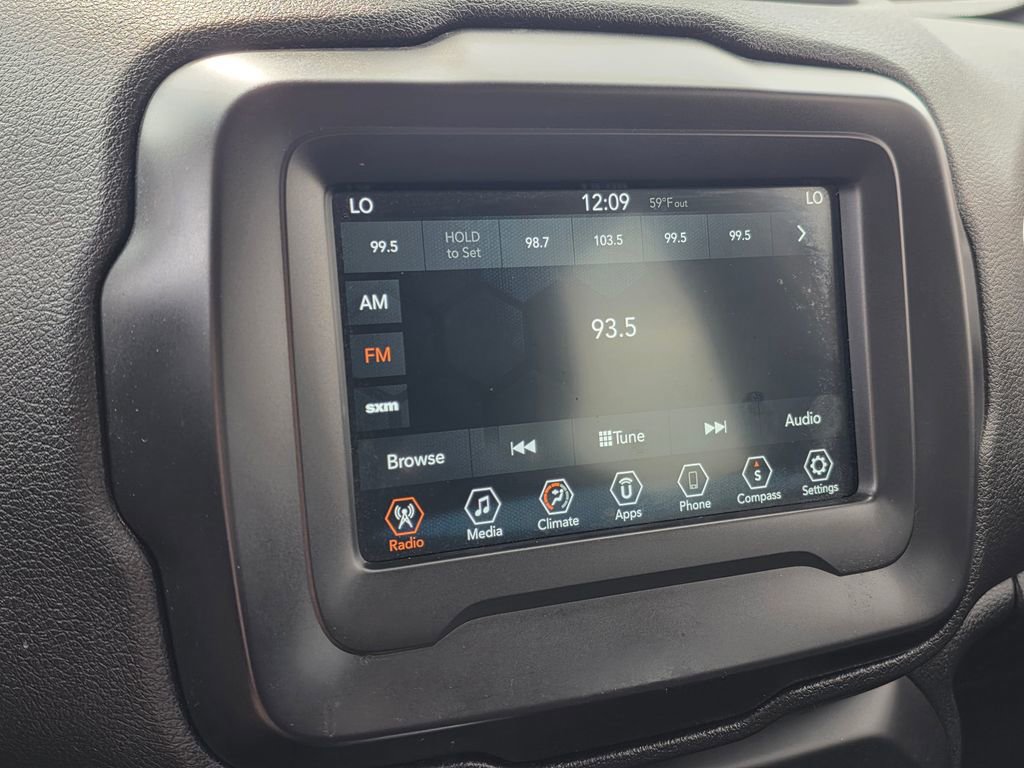 Used 2018 Jeep Renegade Latitude image 16