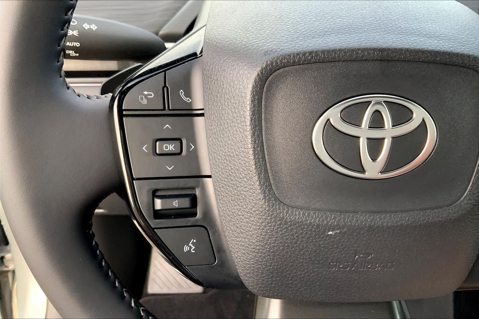 Used 2026 Toyota C-HR AWD/4WD image 23