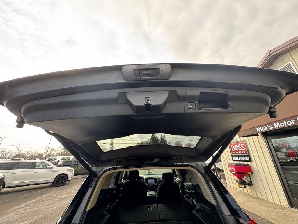 Used 2017 GMC Acadia SLE w/ Driver Alert Package I AWD/4WD image 61