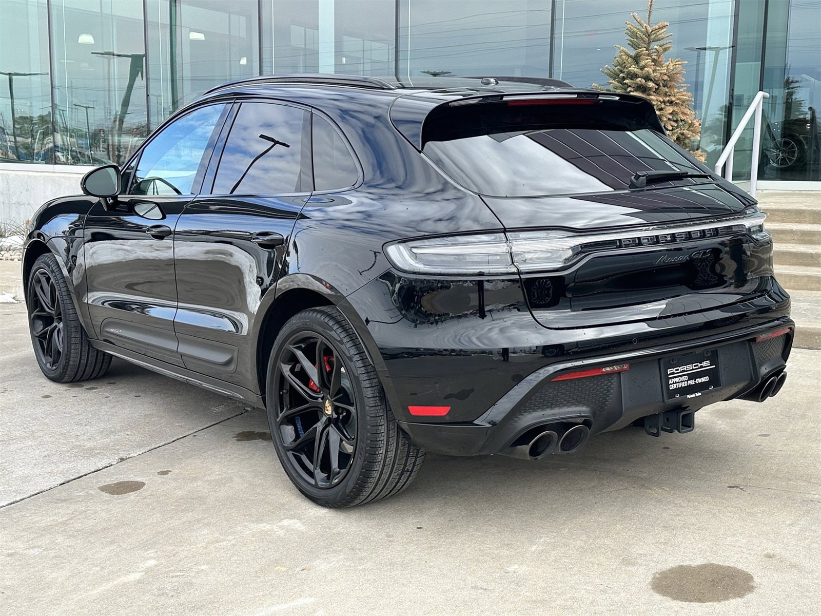 Certified 2024 Porsche Macan GTS image 3