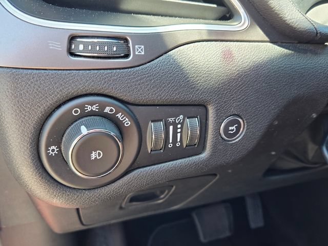 Used 2019 Jeep Cherokee Latitude Plus w/ Comfort/Convenience Group FWD image 28
