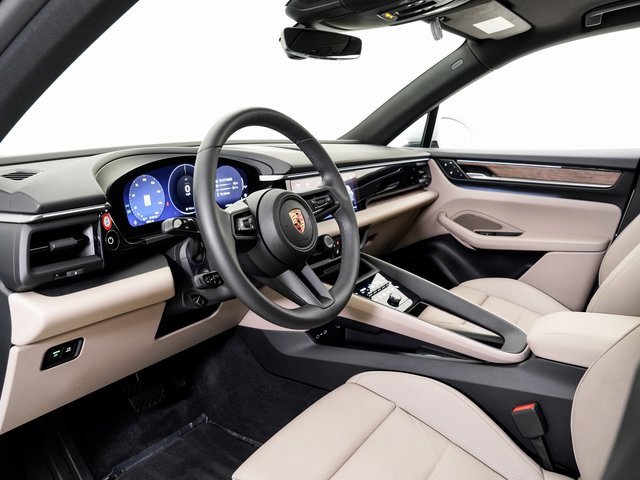 Certified 2025 Porsche Macan Electric image 4