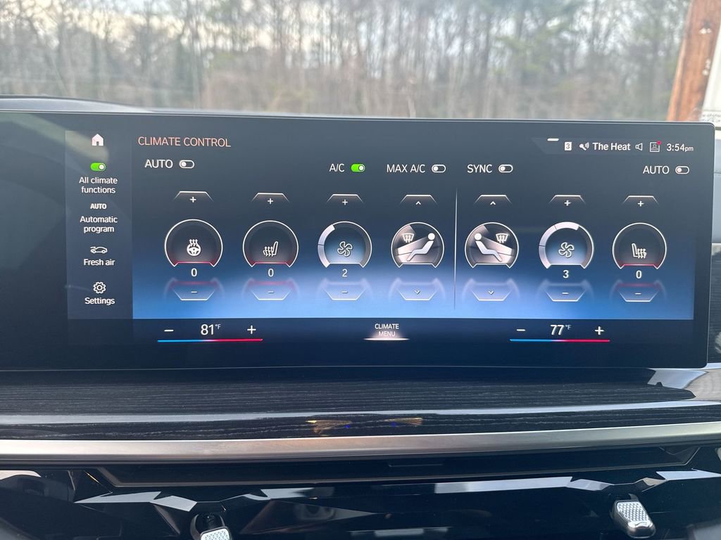 Used 2023 BMW X7 M60i image 25