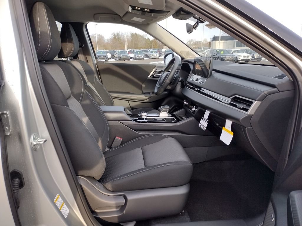 New 2026 Mitsubishi Outlander ES image 11