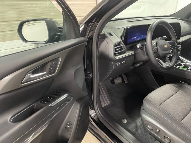 Used 2025 Chevrolet Traverse LT AWD/4WD image 10