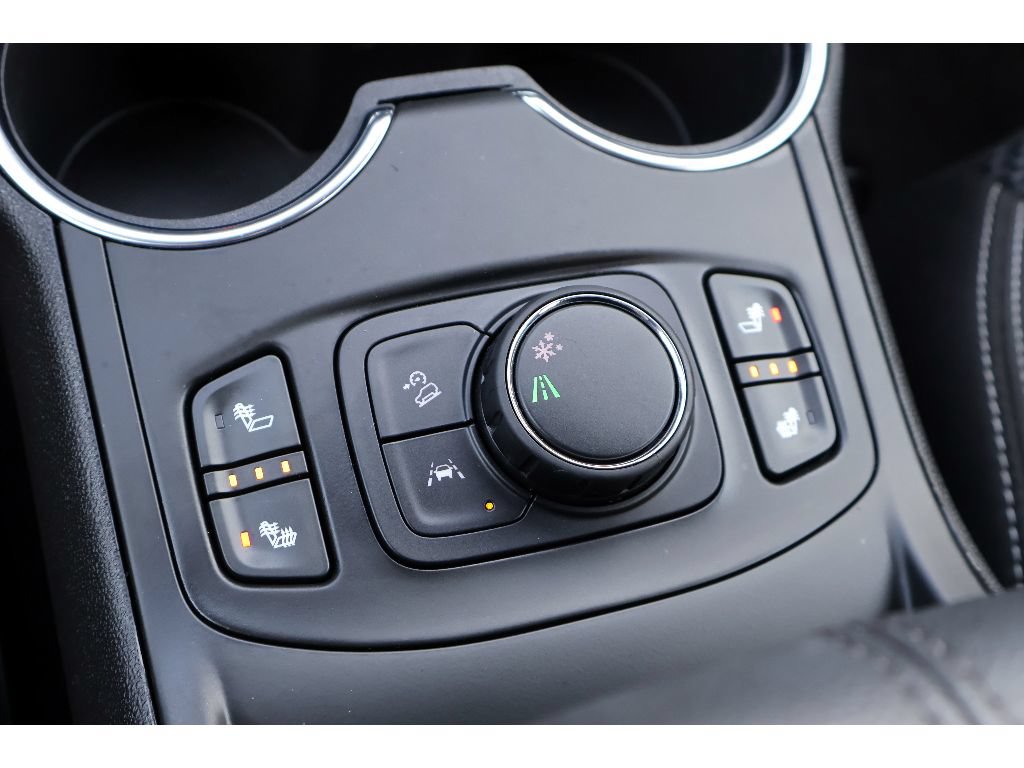 Used 2023 GMC Terrain SLE w/ Driver Convenience Package FWD image 7