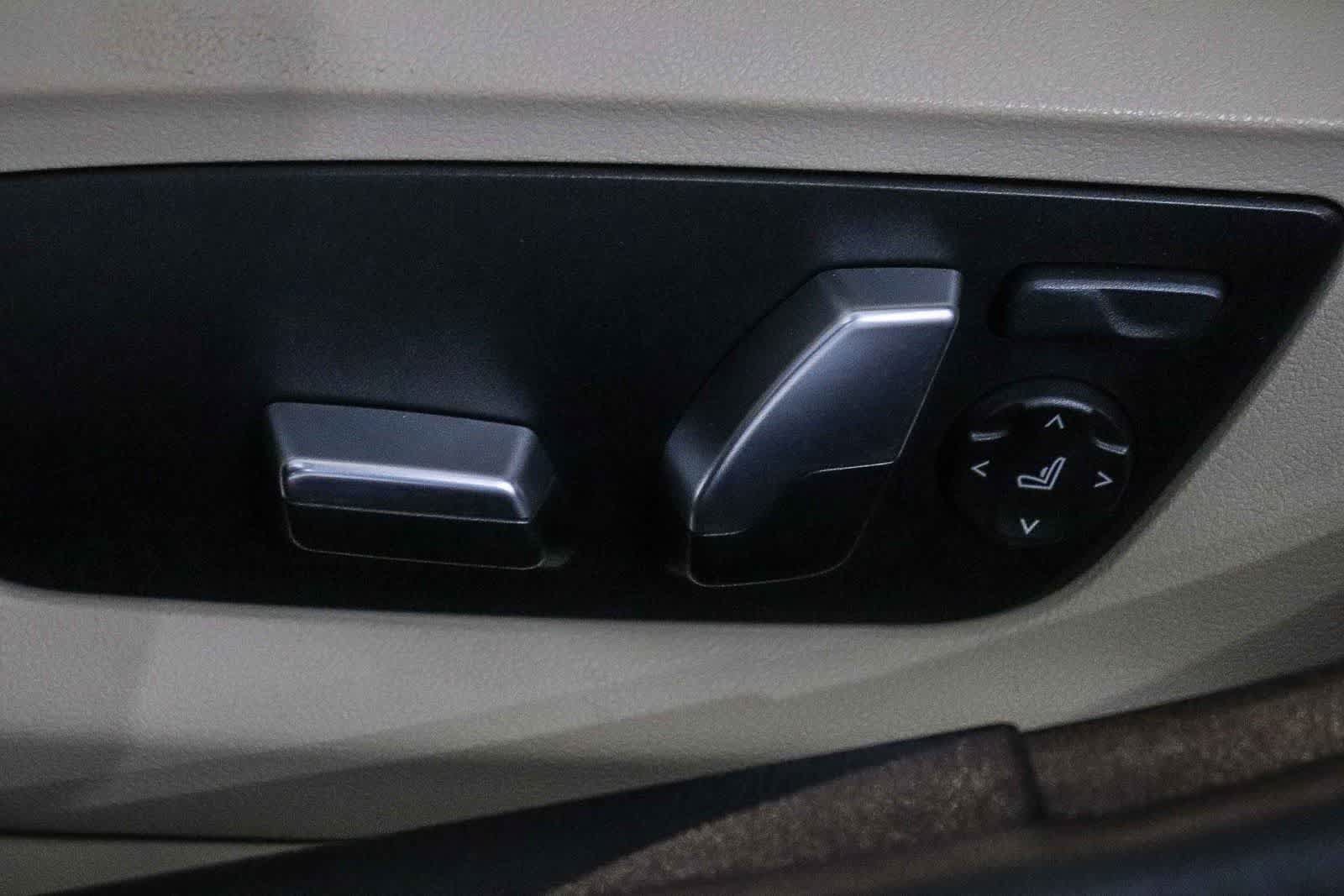 Used 2019 BMW 530e w/ Convenience Package RWD image 21