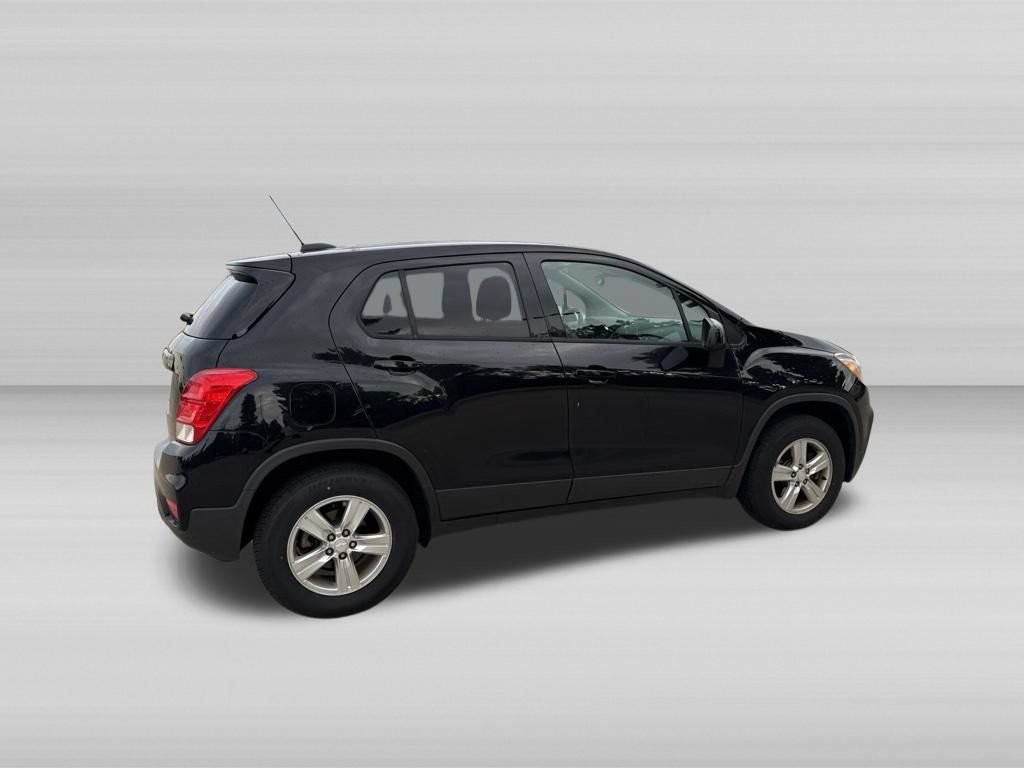 Used 2020 Chevrolet Trax LS w/ Tint and Cruise Package AWD/4WD image 4