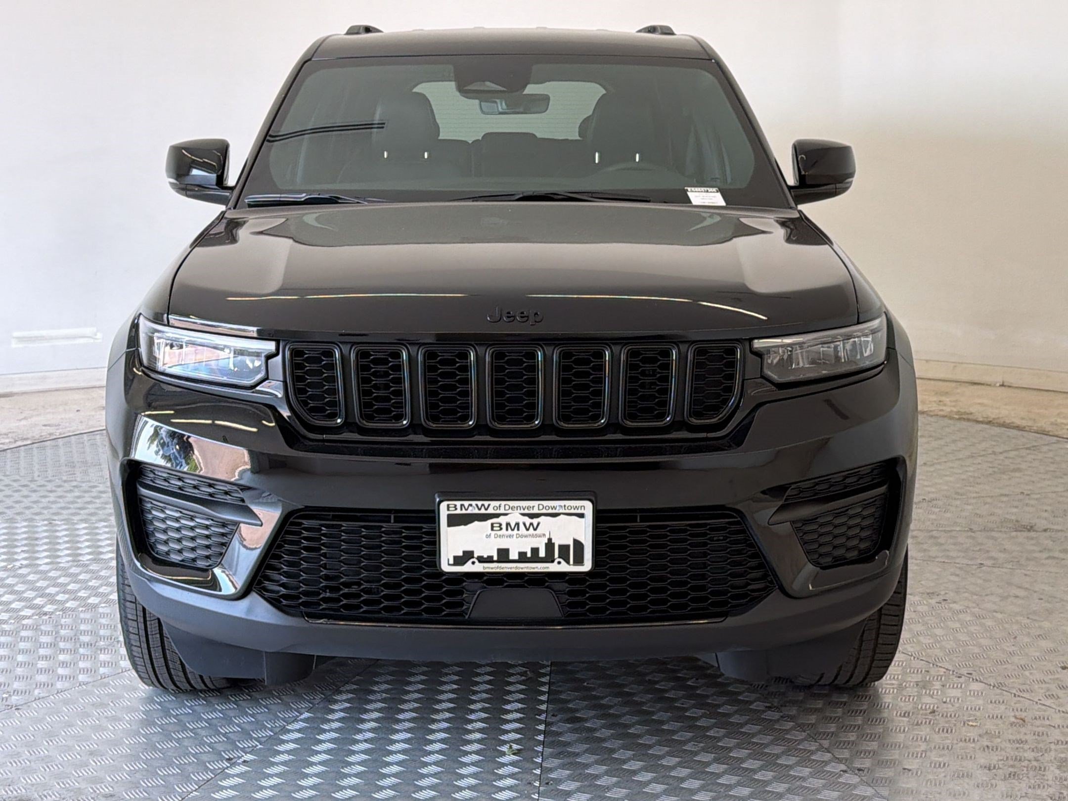 Used 2025 Jeep Grand Cherokee Altitude AWD/4WD image 6