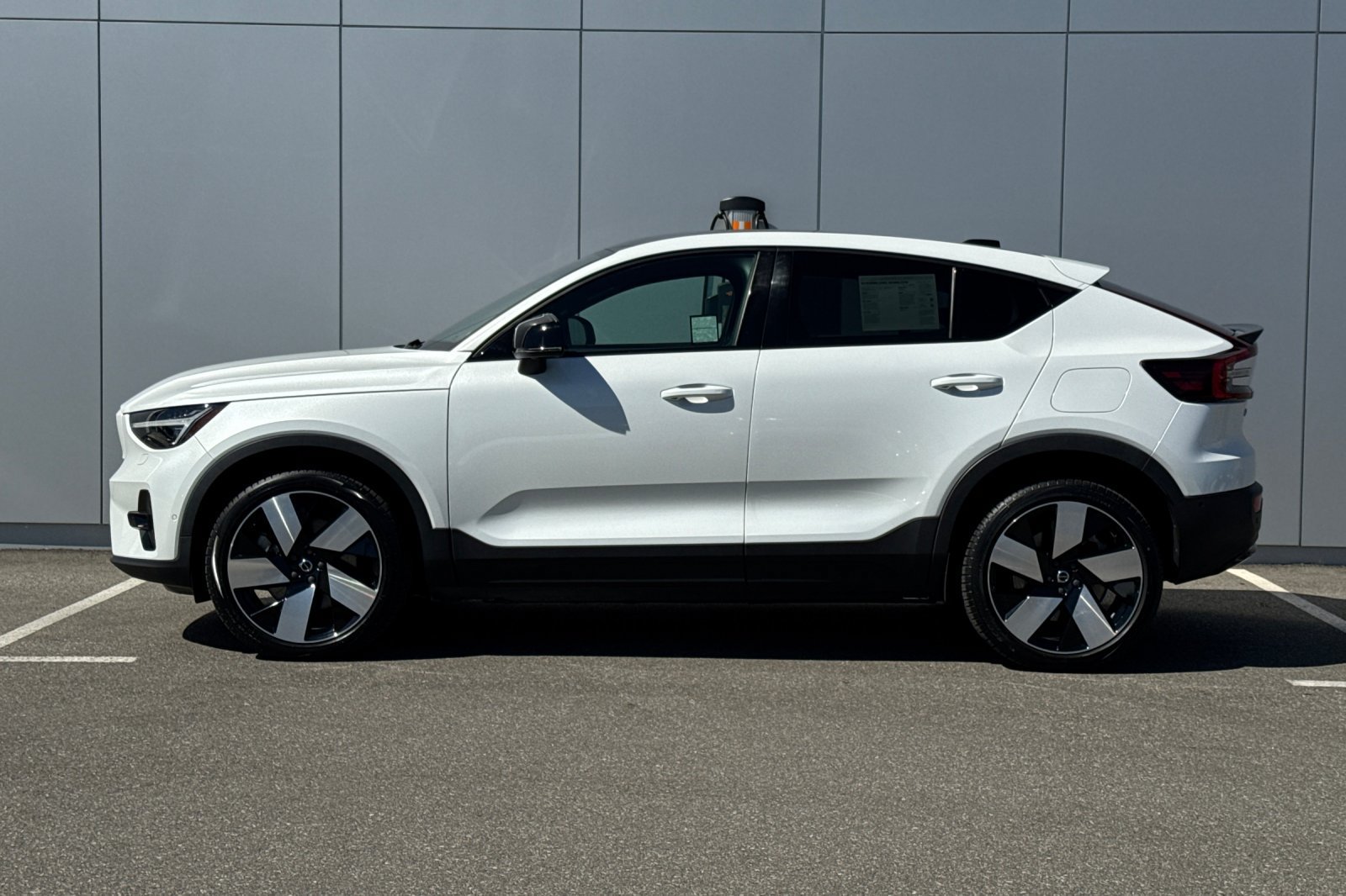 Used 2023 Volvo C40 P8 Recharge Ultimate AWD/4WD image 2