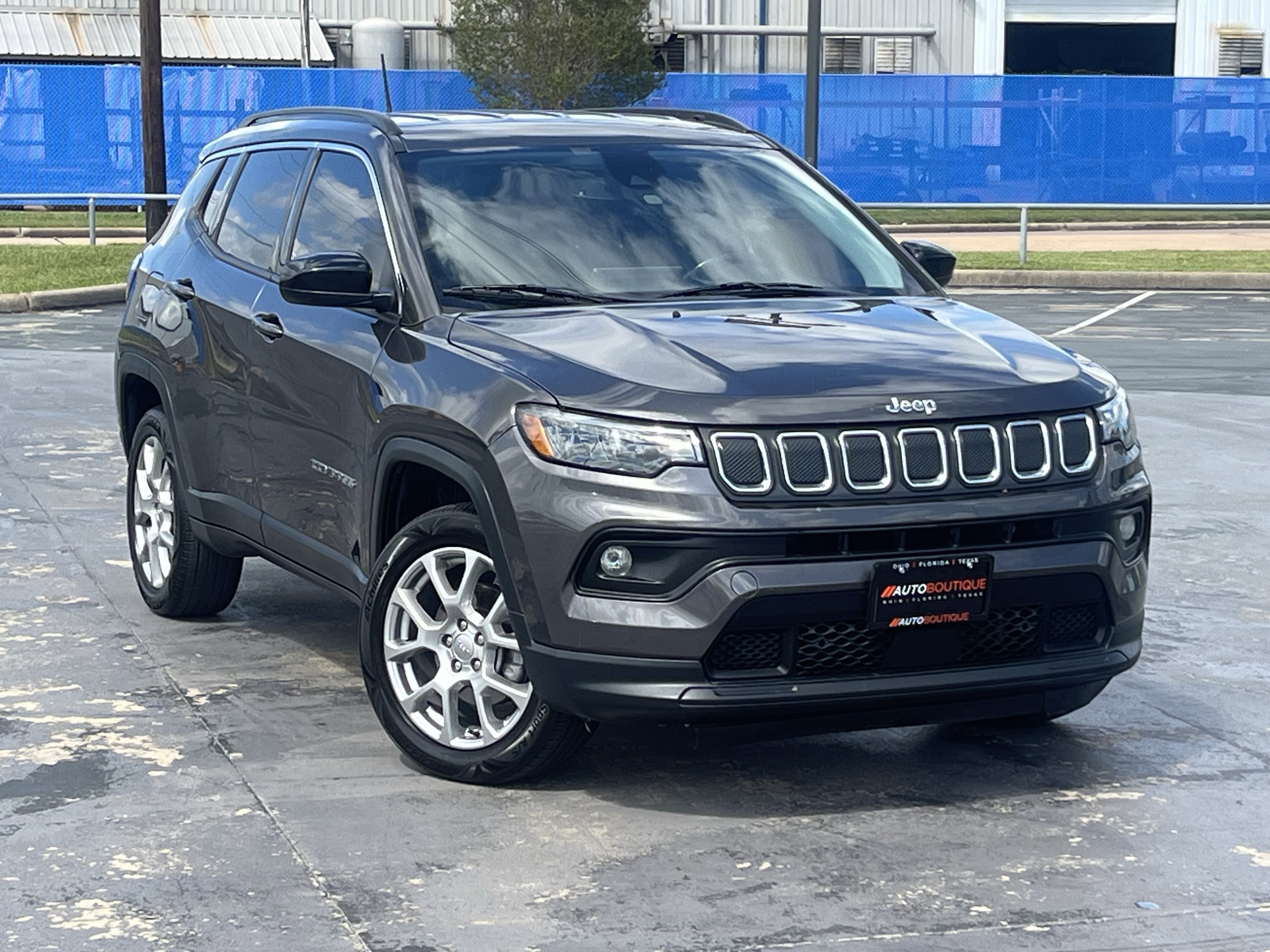 Used 2022 Jeep Compass Latitude AWD/4WD image 3
