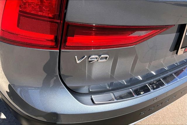 Used 2017 Volvo V90 T6 Cross Country image 33