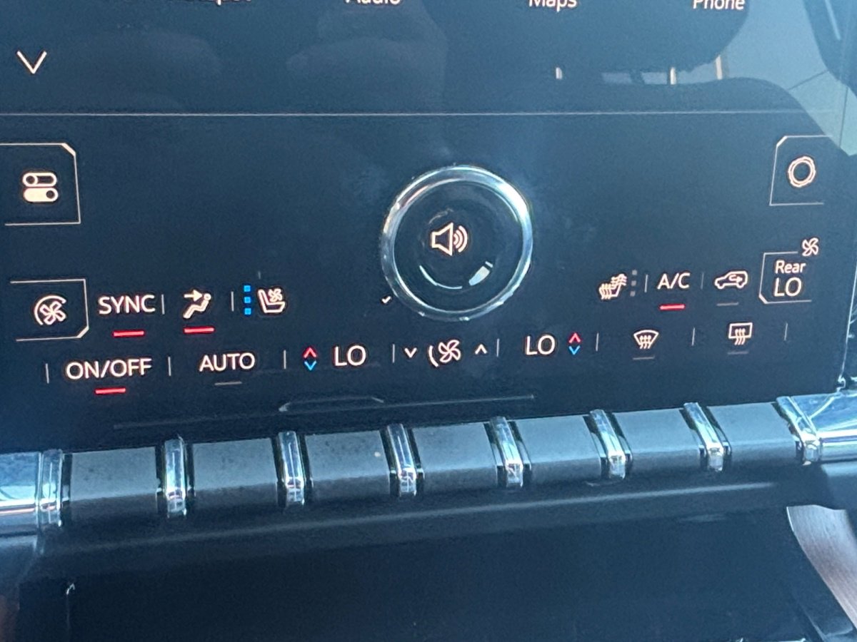 Certified 2025 GMC Yukon XL Denali image 4