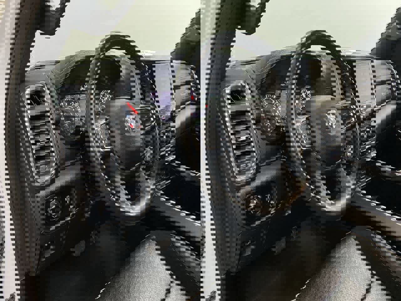 Used 2024 RAM 1500 Laramie image 2