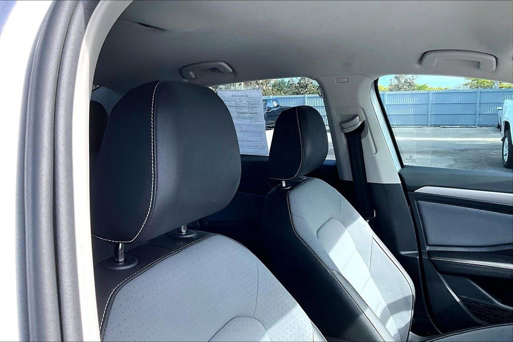Used 2025 Volkswagen Jetta SE FWD image 22
