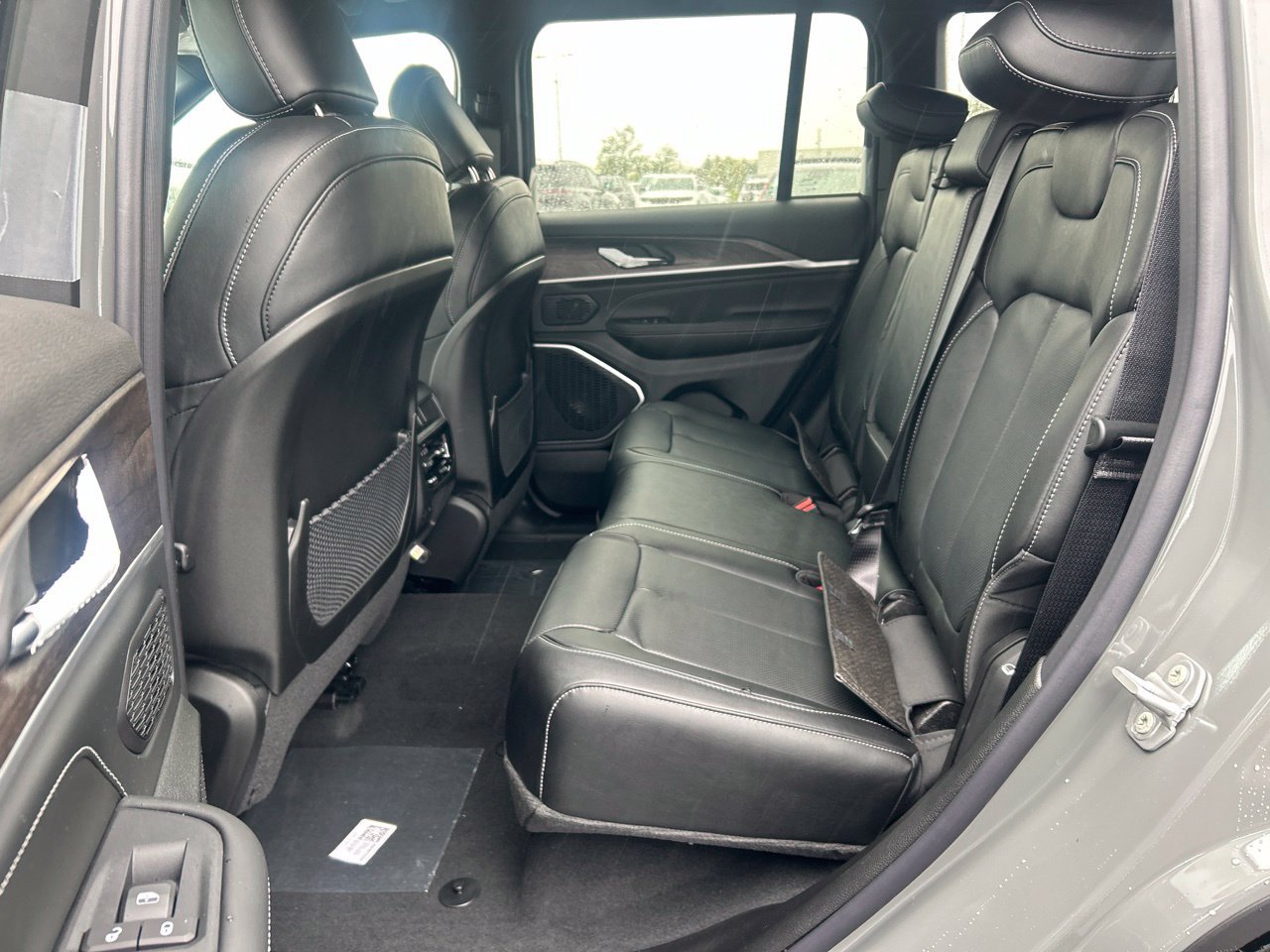 New 2027 Jeep Grand Cherokee Limited AWD/4WD image 12