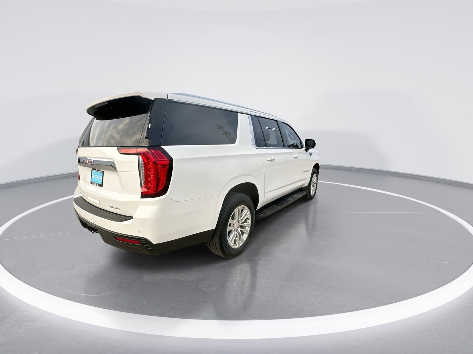 Used 2024 GMC Yukon XL SLE w/ Gmc Pro Safety Plus Package image 8