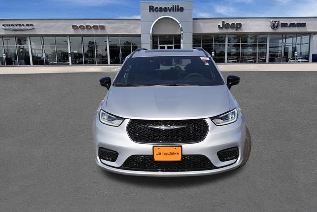 New 2026 Chrysler Pacifica Limited w/ S Appearance Package image 9