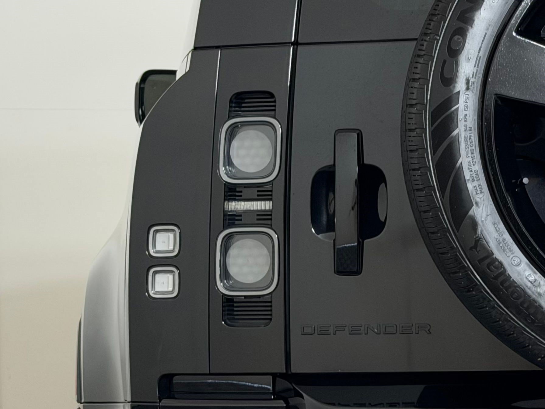 Used 2023 Land Rover Defender 90 X AWD/4WD image 19