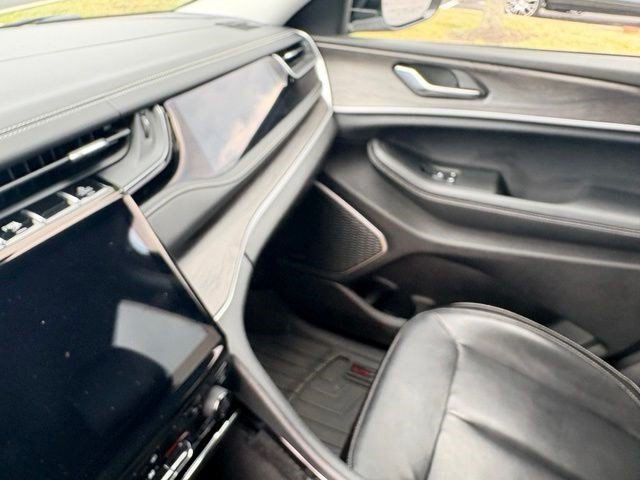 Used 2022 Jeep Grand Cherokee L Limited AWD/4WD image 12