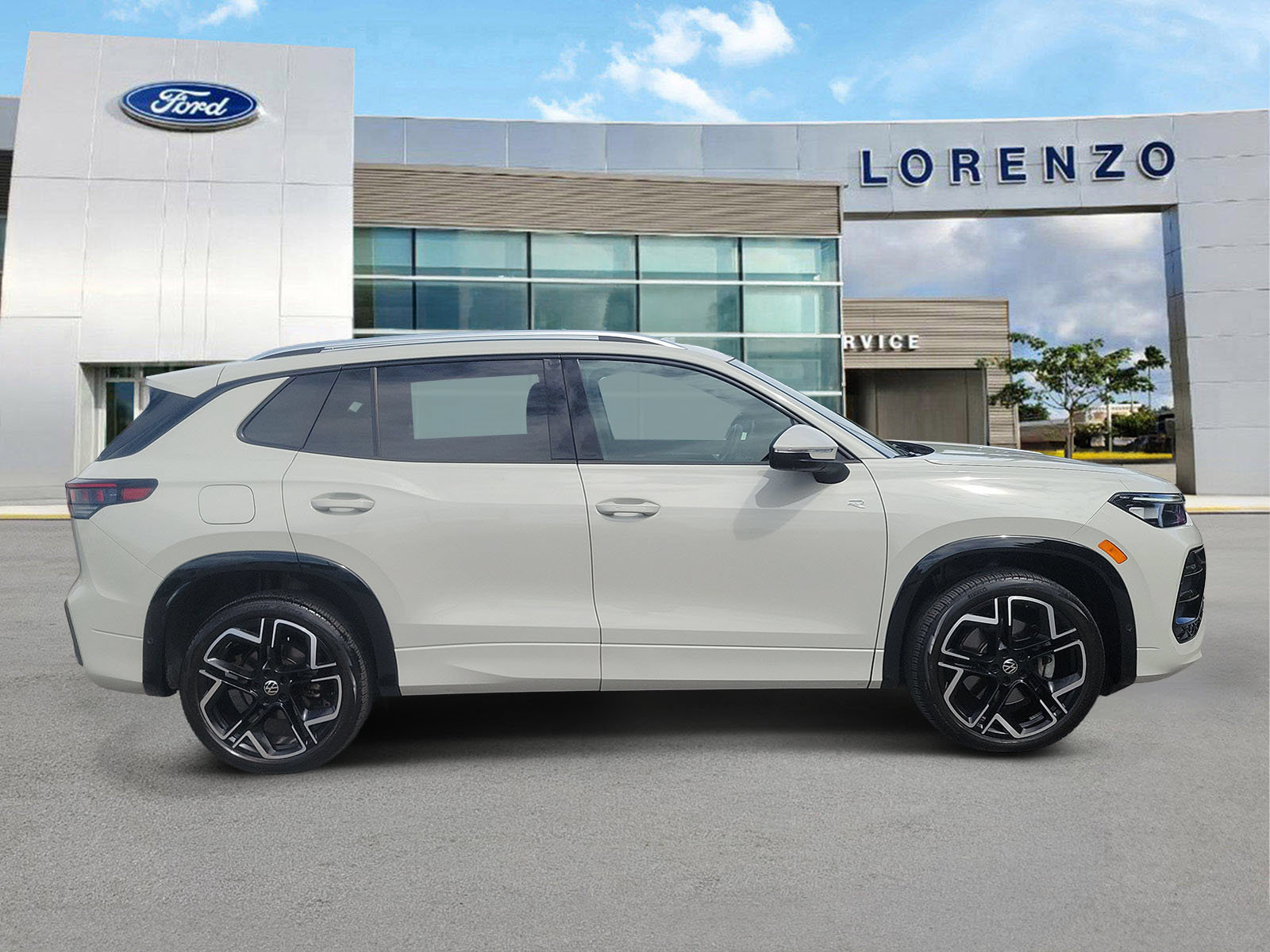 Used 2025 Volkswagen Tiguan SEL R-Line AWD/4WD image 4