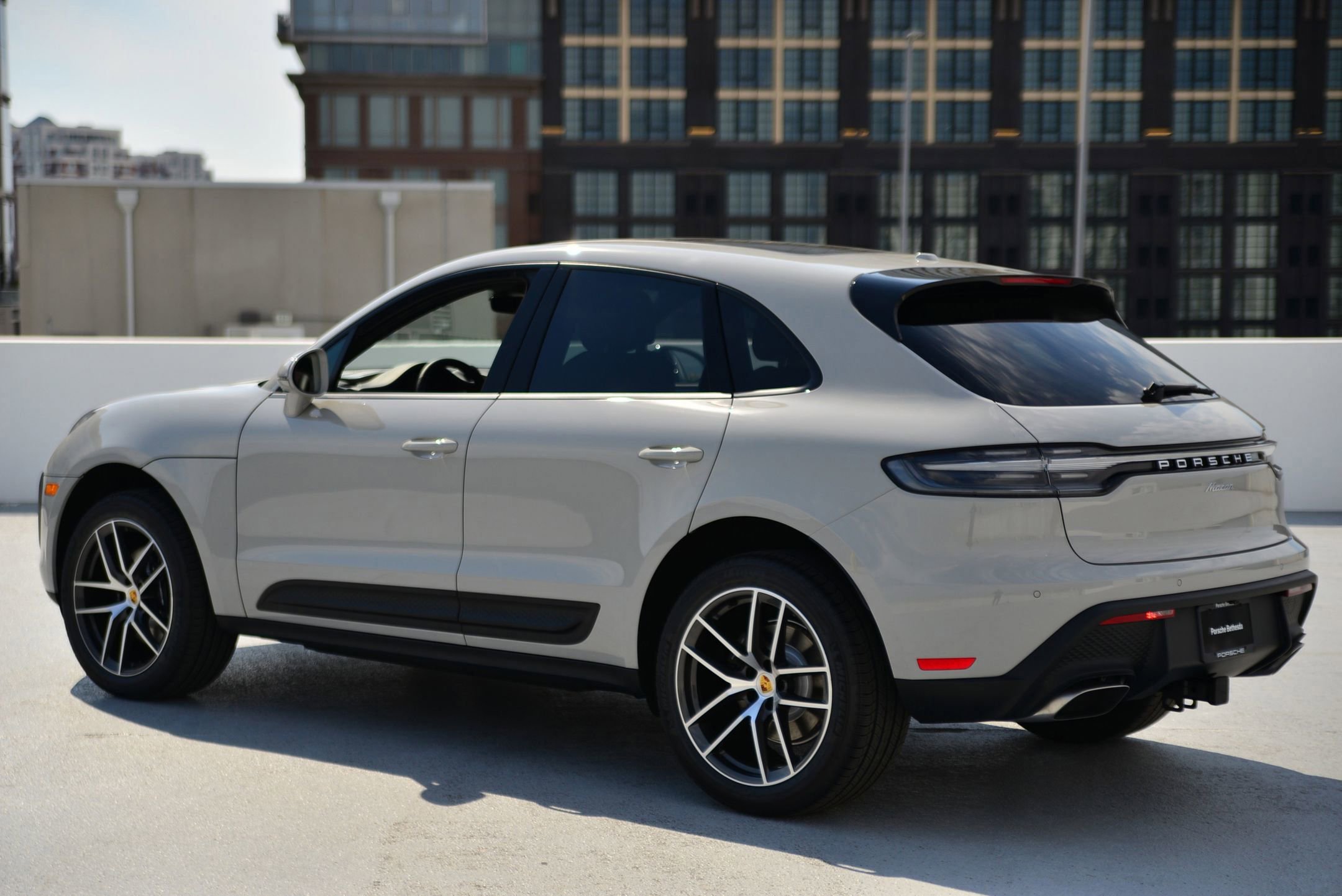 Used 2025 Porsche Macan image 3