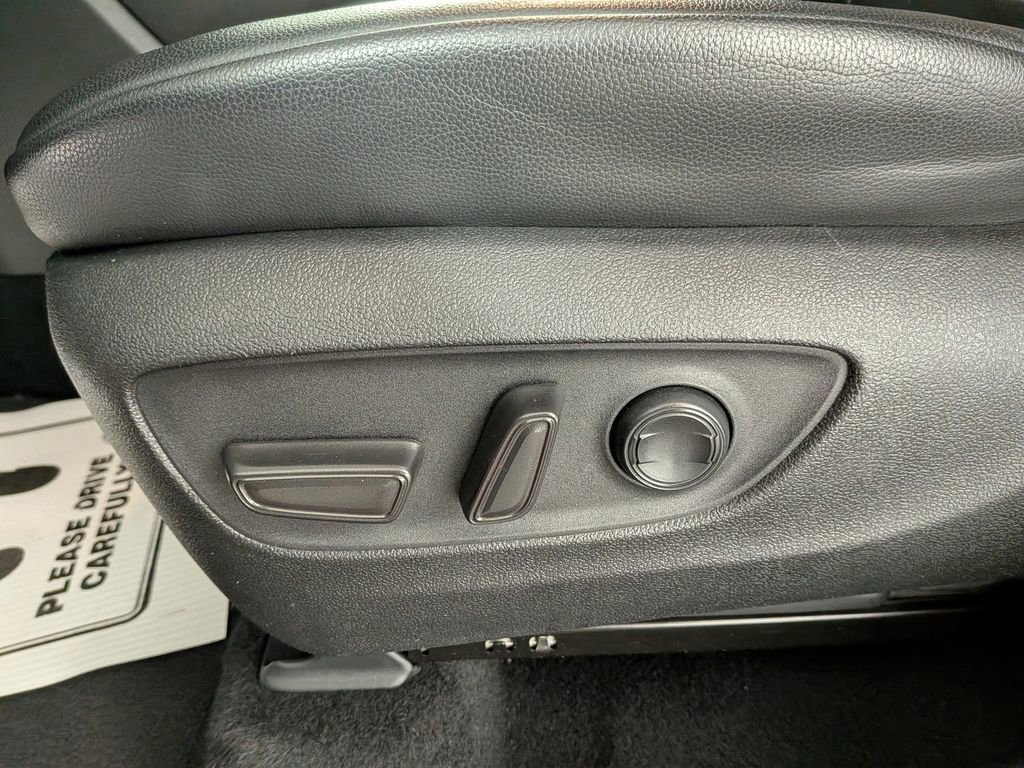 Used 2021 Toyota Highlander XLE image 18