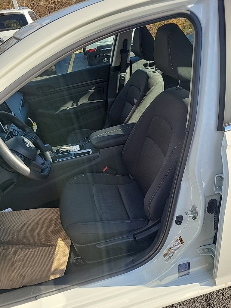 Used 2025 Nissan Altima 2.5 S image 14