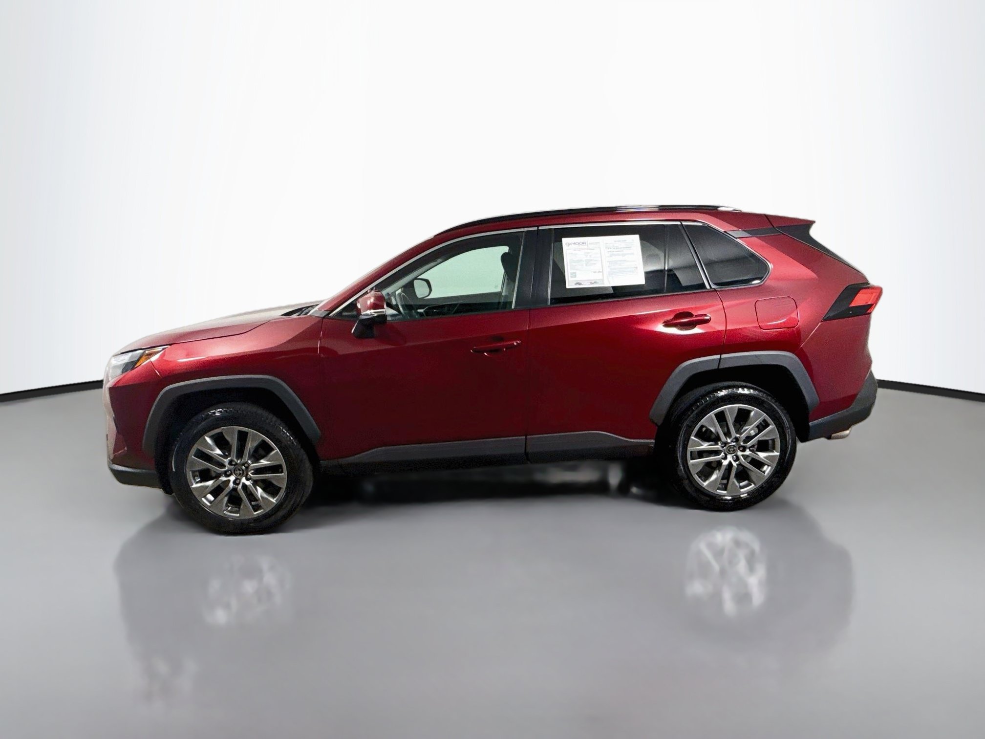 Certified 2022 Toyota RAV4 XLE Premium FWD image 4