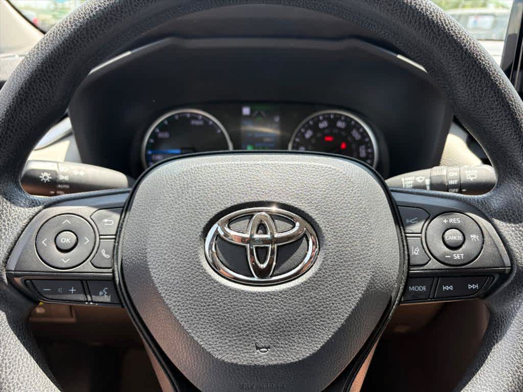 Used 2022 Toyota RAV4 XLE AWD/4WD image 17