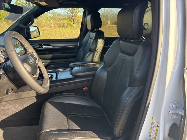 Used 2024 Jeep Wagoneer Series II w/ Flexible Seating Group image 16