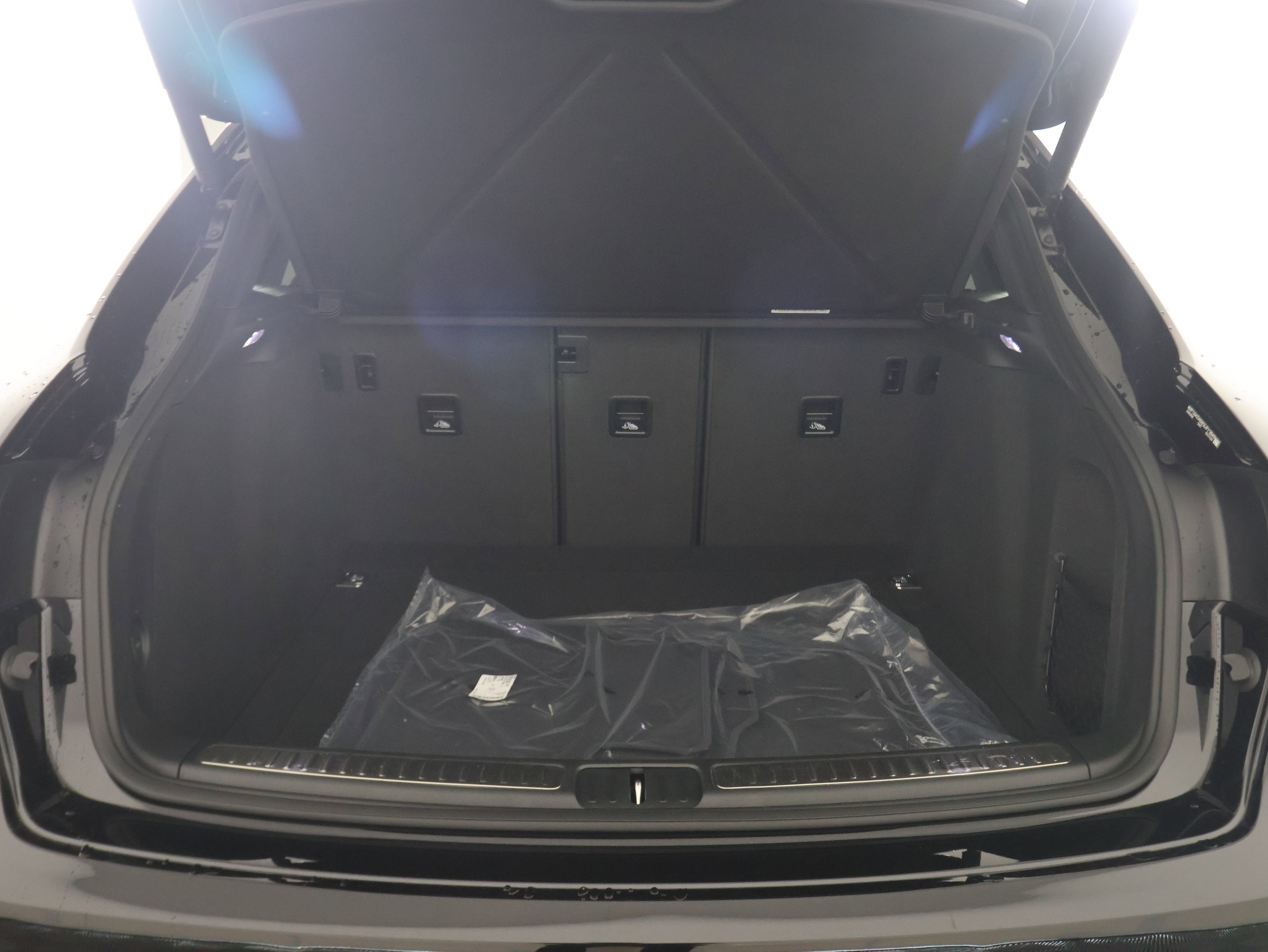 Used 2025 Porsche Macan image 21