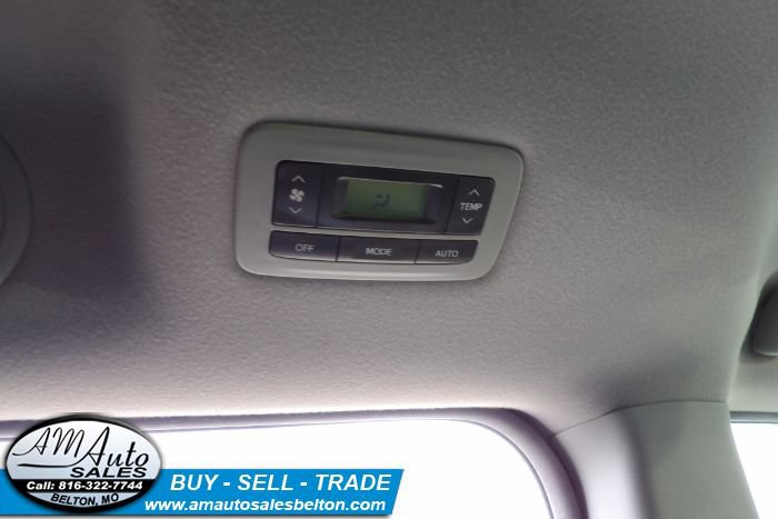 Used 2012 Toyota Sienna SE FWD image 16