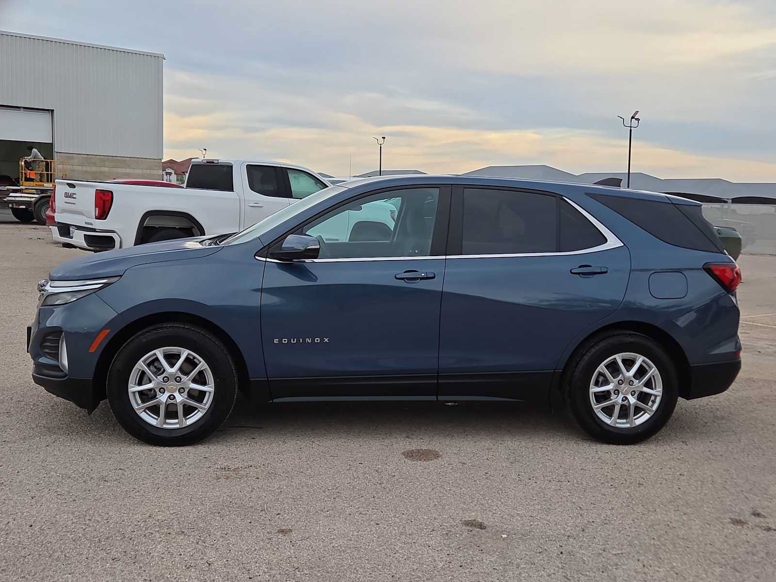 Used 2024 Chevrolet Equinox LT FWD image 5