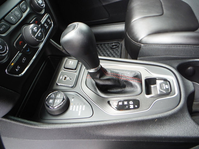 Used 2022 Jeep Cherokee Trailhawk w/ Comfort/Convenience Group AWD/4WD image 24