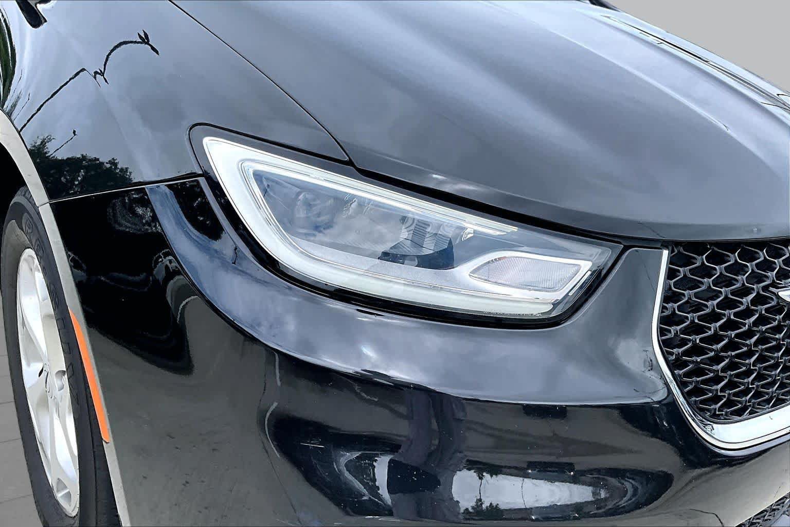 Used 2023 Chrysler Pacifica Limited FWD image 27