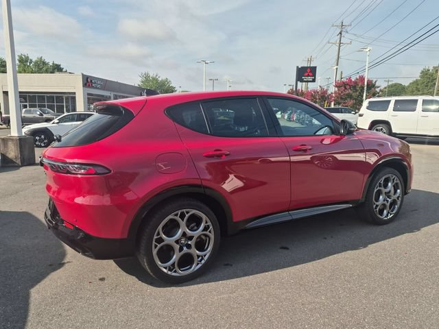 Used 2025 Alfa Romeo Tonale w/ Premium Package AWD/4WD image 3