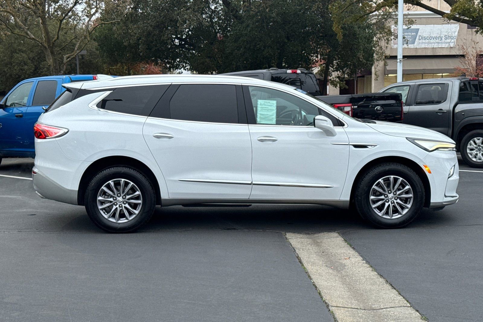 Certified 2023 Buick Enclave Essence image 2