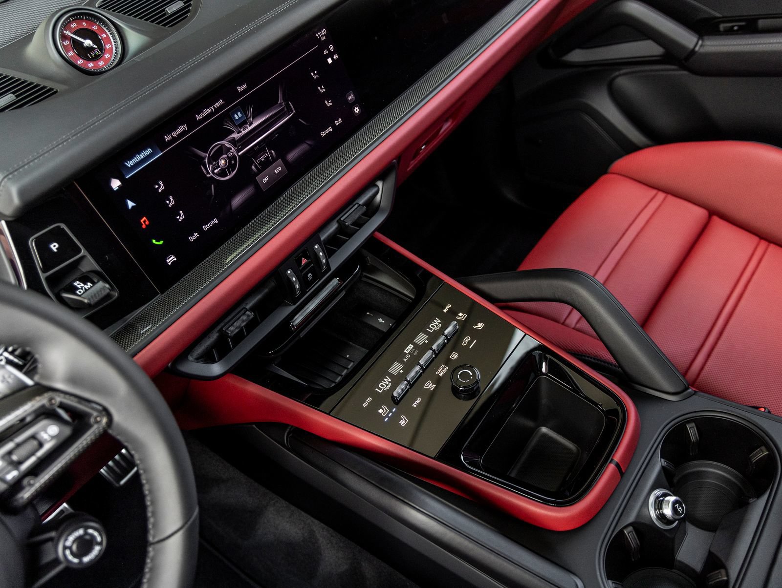 Certified 2025 Porsche Cayenne GTS AWD/4WD image 27