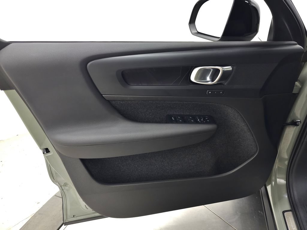 Used 2023 Volvo XC40 Recharge Plus w/ Protection Package Premier AWD/4WD image 15