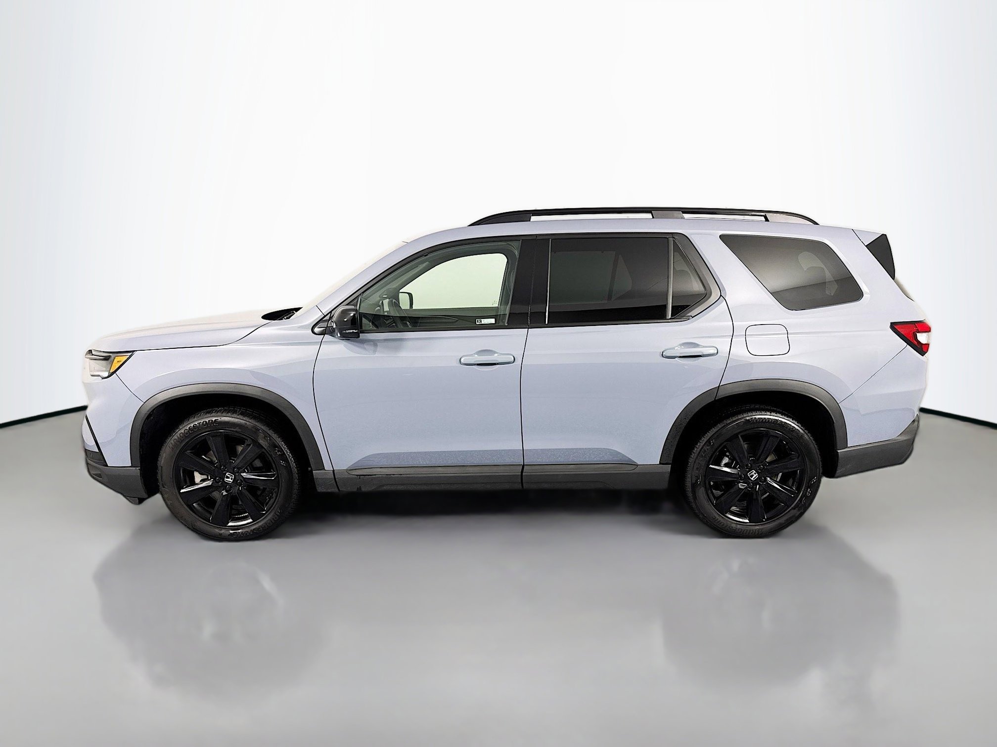 Certified 2025 Honda Pilot Black Edition image 8