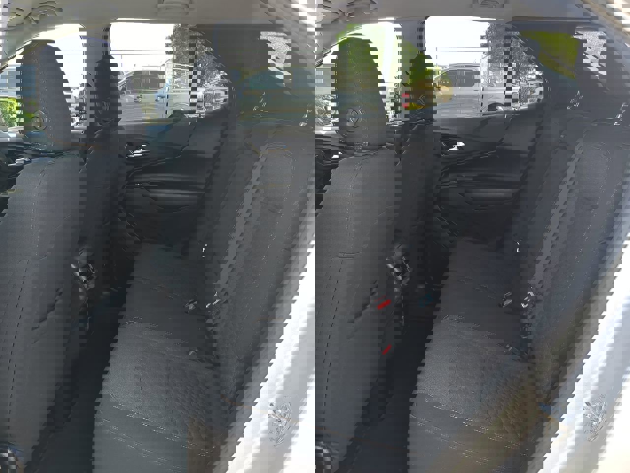 Used 2018 Chevrolet Equinox LT w/ LPO, Cargo Package FWD image 12