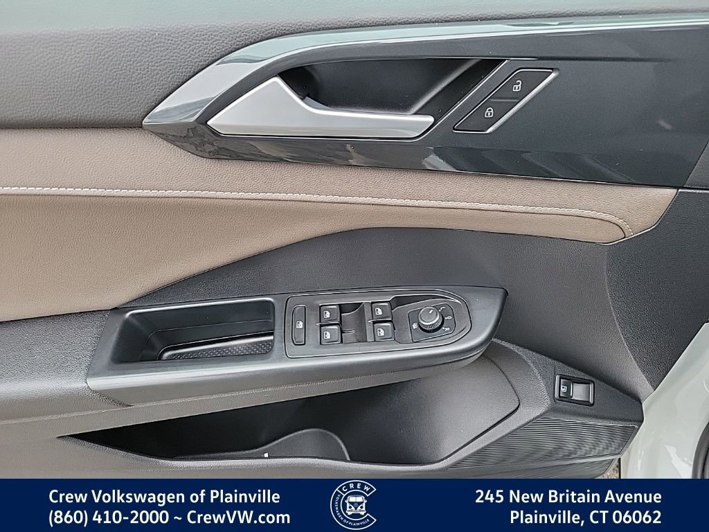 Certified 2022 Volkswagen Taos SEL image 38