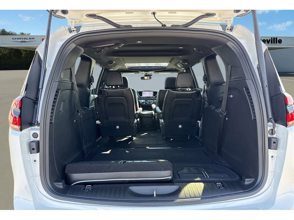 New 2026 Chrysler Pacifica Limited w/ S Appearance Package image 9