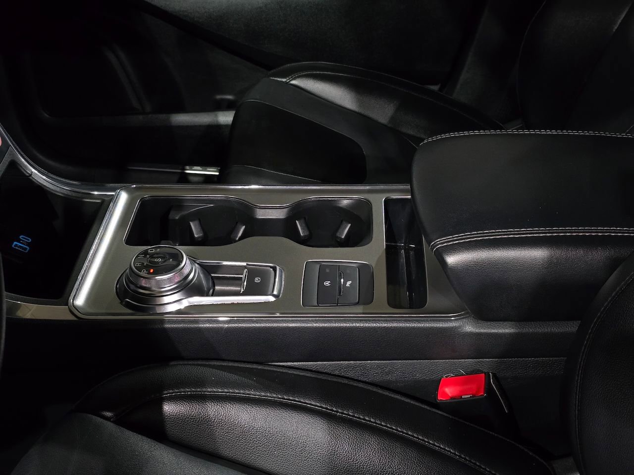 Used 2022 Ford Edge Titanium image 32