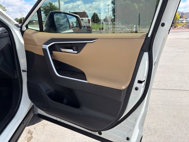 Used 2019 Toyota RAV4 Limited FWD image 21
