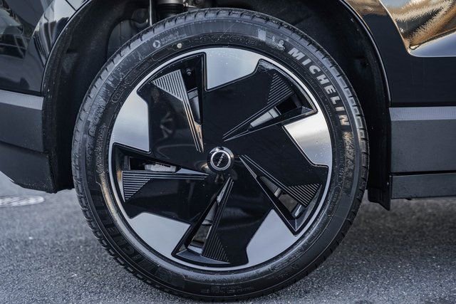 New 2026 Volvo EX30 Plus w/ Climate Package image 17
