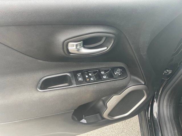 Used 2021 Jeep Renegade Latitude AWD/4WD image 21