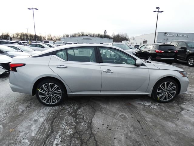 New 2025 Nissan Altima 2.5 SL image 2